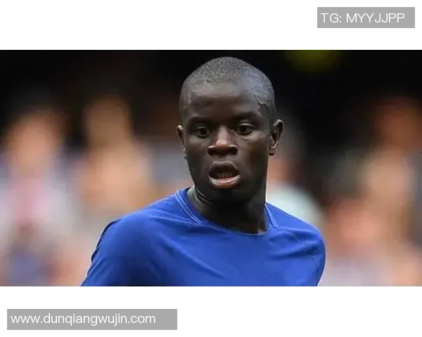 足球巨星传奇之路：从默默无闻到世界巅峰的辉煌历程